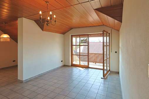 Wohnbereich - Dachgeschosswohnung in 85247 Schwabhausen mit 75m² kaufen