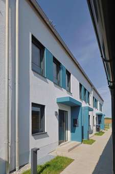 Hauseingangsseite - Reihenmittelhaus in 85229 Markt Indersdorf mit 146m² kaufen