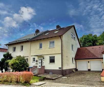 Vorderansicht mit Auffahrt - Doppelhaushälfte in 85256 Vierkirchen mit 170m² kaufen
