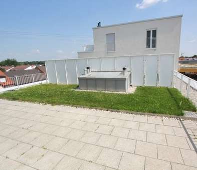 Dachterasse mit Begrünung Dachterasse mit Begrünung - Etagenwohnung in 85757 Karlsfeld mit 105m² mieten