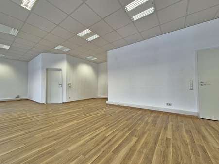 Helle Bürofläche - Büro in 85221 Dachau mit 66m² mieten