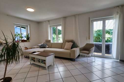 Wohnzimmer Wohnzimmer - Doppelhaushälfte in 85256 Vierkirchen mit 136m² mieten