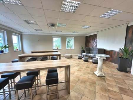 Schulungsraum Schulungsraum - Büro in 85247 Schwabhausen mit 519m² kaufen