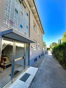 Hauseingang - rechts Hauseingang - rechts - Mehrfamilienhaus in 85716 Unterschleißheim mit 650m² kaufen