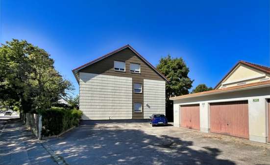 Haus mit Garagen Haus mit Garagen - Mehrfamilienhaus in 85716 Unterschleißheim mit 650m² kaufen