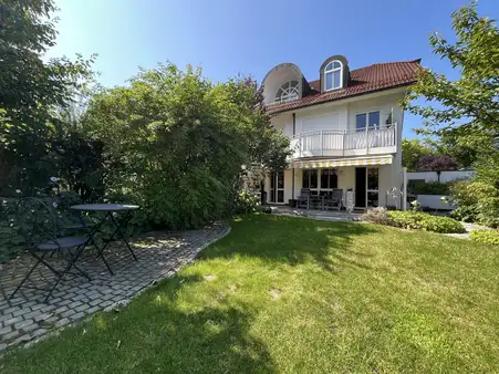 Wohnung mit Haus-Charakter! 