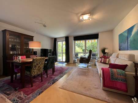 Wohn-Essbereich - Erdgeschosswohnung in 81827 München mit 91m² kaufen