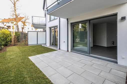 Terrasse mit Garten Terrasse mit Garten - Erdgeschosswohnung in 85221 Dachau mit 60m² kaufen