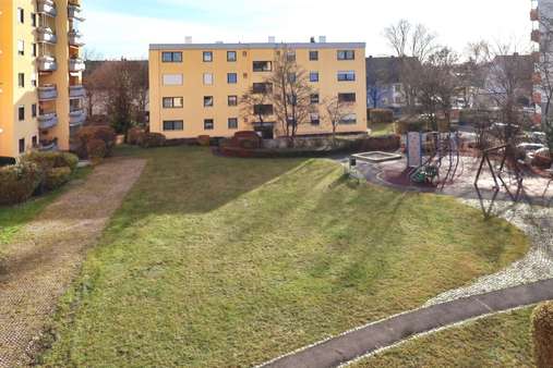 Blick von der Süd-Loggia Blick von der Süd-Loggia - Etagenwohnung in 85221 Dachau mit 104m² kaufen