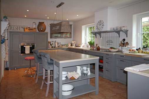 Küche im modernen Landhausstil - Doppelhaushälfte in 86510 Ried mit 219m² kaufen