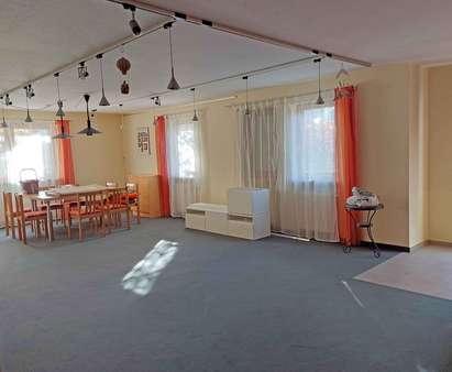 Der große Raum im Erdgeschoss - Büro in 80999 München mit 121m² kaufen