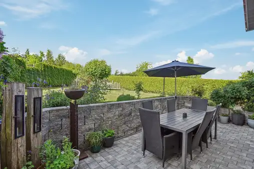 Exklusives Einfamilienhaus mit Pool in ruhiger Ortsrandlage
