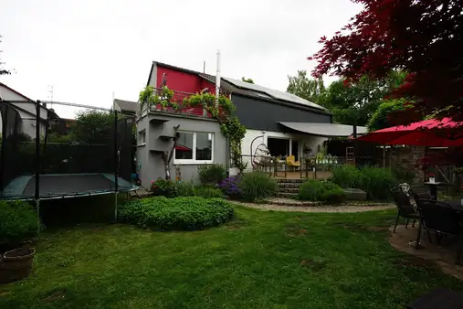 Familienfreundliches Einfamilienhaus mit großem Garten und idealer Anbindung