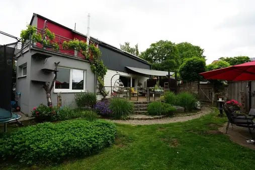 Familienfreundliches Einfamilienhaus mit großem Garten und idealer Anbindung