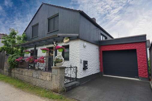 Außenansicht Außenansicht - Einfamilienhaus in 84405 Dorfen mit 164m² kaufen