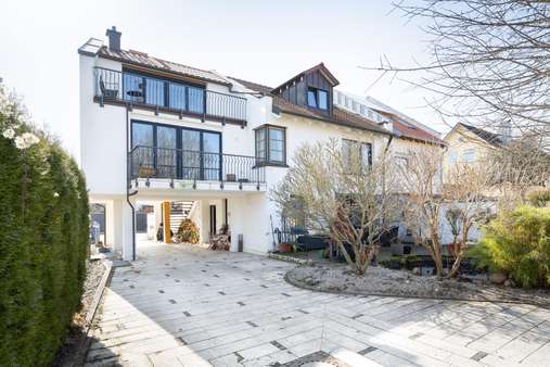 Außenaufnahme Innenhof - Zweifamilienhaus in 85435 Erding mit 262m² kaufen