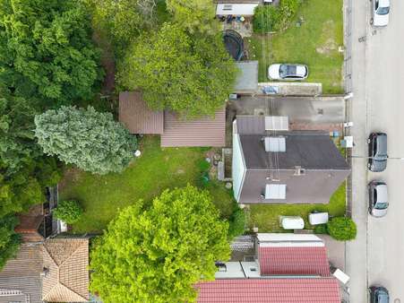 Drohnenaufnahme Grundstückszuschnitt - Einfamilienhaus in 81829 München mit 74m² kaufen