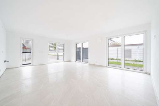 Wohn- und Essbereich - Erdgeschosswohnung in 84405 Dorfen mit 79m² kaufen