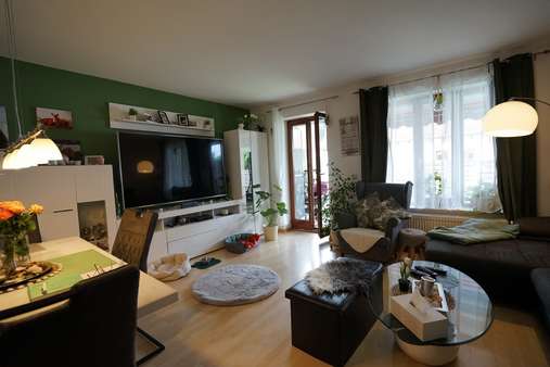 Wohnzimmer - Erdgeschosswohnung in 84405 Dorfen mit 107m² kaufen