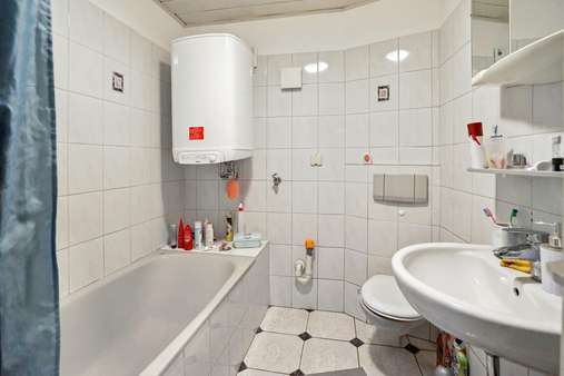 Badezimmer OG - Doppelhaushälfte in 85464 Finsing mit 97m² kaufen