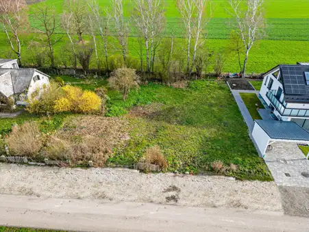 Sonniges Baugrundstück in ruhiger Lage von Neufinsing