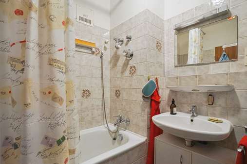 Badezimmer - Erdgeschosswohnung in 84405 Dorfen mit 79m² kaufen