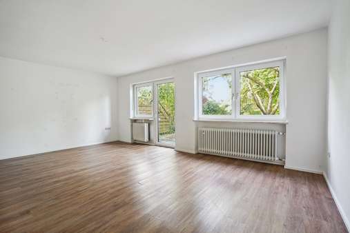 Wohnzimmer - Doppelhaushälfte in 85452 Moosinning mit 115m² kaufen