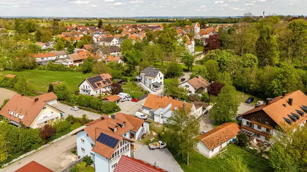 Vermietetes Gewerbeobjekt in verkehrsberuhigter Lage mit Vorbescheid für ein Doppelhaus