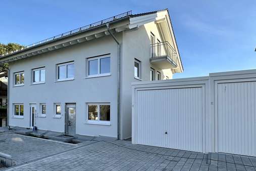 Nordansicht mit Garage - Doppelhaushälfte in 86911 Dießen mit 154m² kaufen