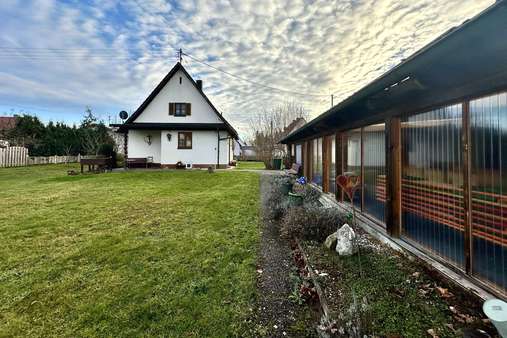 Hausansicht mit Anbau Garage - Einfamilienhaus in 86836 Untermeitingen mit 83m² kaufen