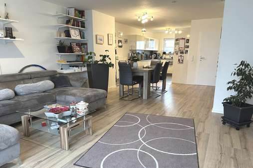 Wohnzimmer mit Essplatz - Reihenmittelhaus in 86807 Buchloe mit 152m² kaufen