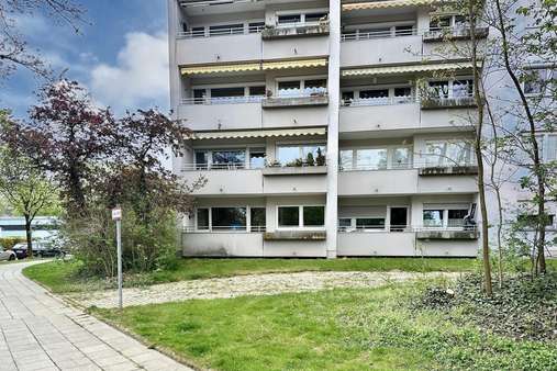 Ansicht Balkon - Erdgeschosswohnung in 81375 München mit 82m² kaufen