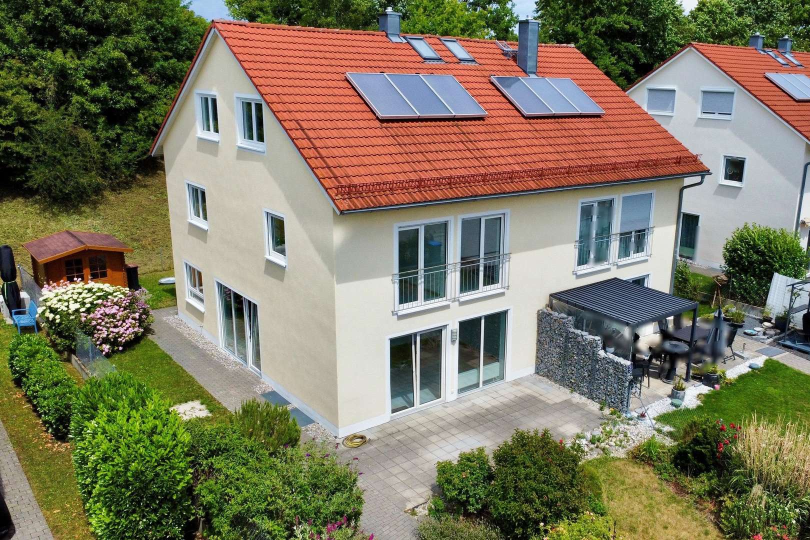Sonnige Südwestansicht - Doppelhaushälfte in 86926 Greifenberg mit 165m² kaufen