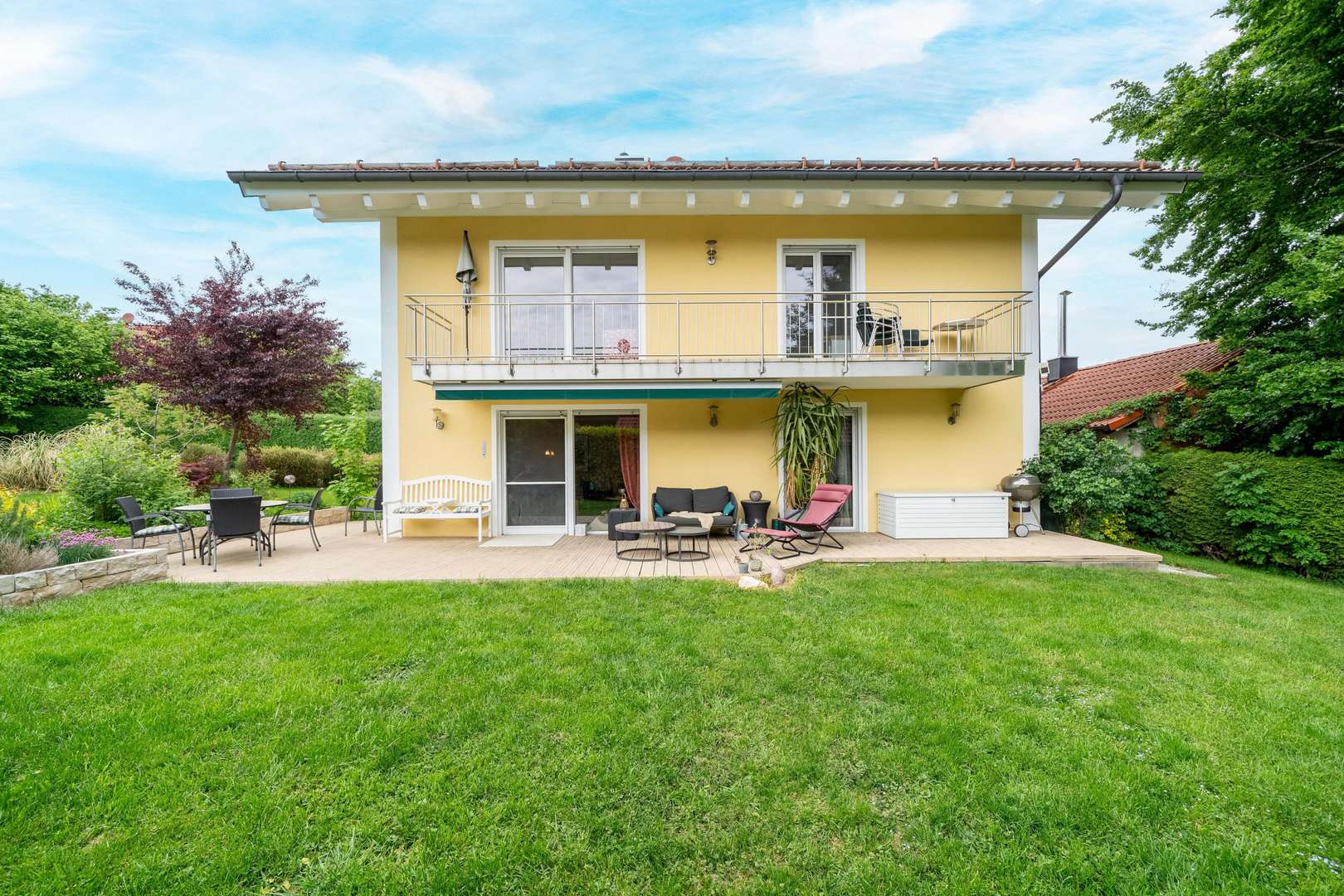 Sonnige Südansicht Sonnige Südansicht - Erdgeschosswohnung in 86911 Dießen mit 89m² kaufen