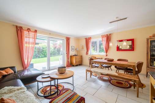 Wohn- und Essbereich mit einem idyllischen Blick in den Garten Wohn- und Essbereich mit einem idyllischen Blick in den Garten - Erdgeschosswohnung in 86911 Dießen mit 89m² kaufen