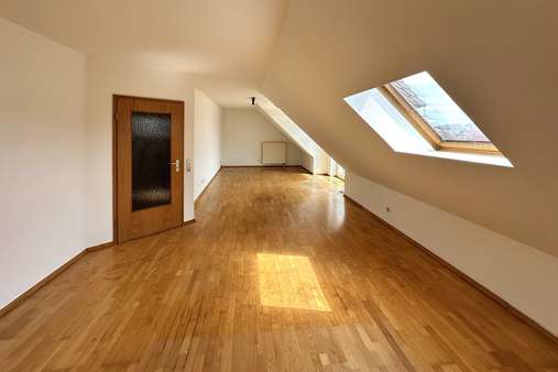 Wohn-/Esszimmer Wohn-/Esszimmer - Dachgeschosswohnung in 86931 Prittriching mit 91m² kaufen