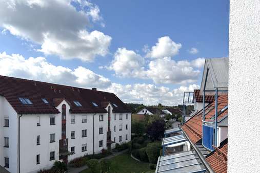 Blick nach Westen - Dachgeschosswohnung in 86916 Kaufering mit 64m² kaufen