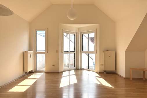 Wohnzimmer - Dachgeschosswohnung in 86916 Kaufering mit 64m² kaufen