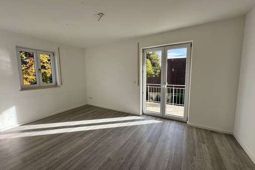 Schlafzimmer mit Zugang zum Südbalkon Schlafzimmer mit Zugang zum Südbalkon - Etagenwohnung in 86911 Dießen mit 85m² kaufen