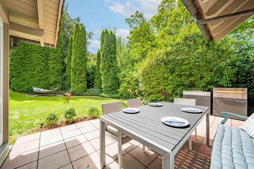 Terrasse, Blick in den Garten - Einfamilienhaus in 86932 Pürgen mit 190m² kaufen