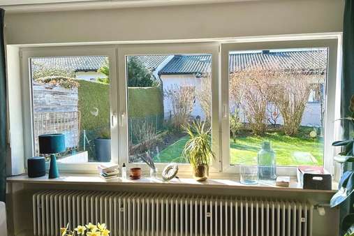 Wohnzimmer Blick in den Garten - Bungalow in 86899 Landsberg mit 100m² kaufen