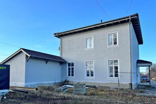 Ansicht Blick auf Anbau - Mehrfamilienhaus in 86947 Weil mit 77m² kaufen