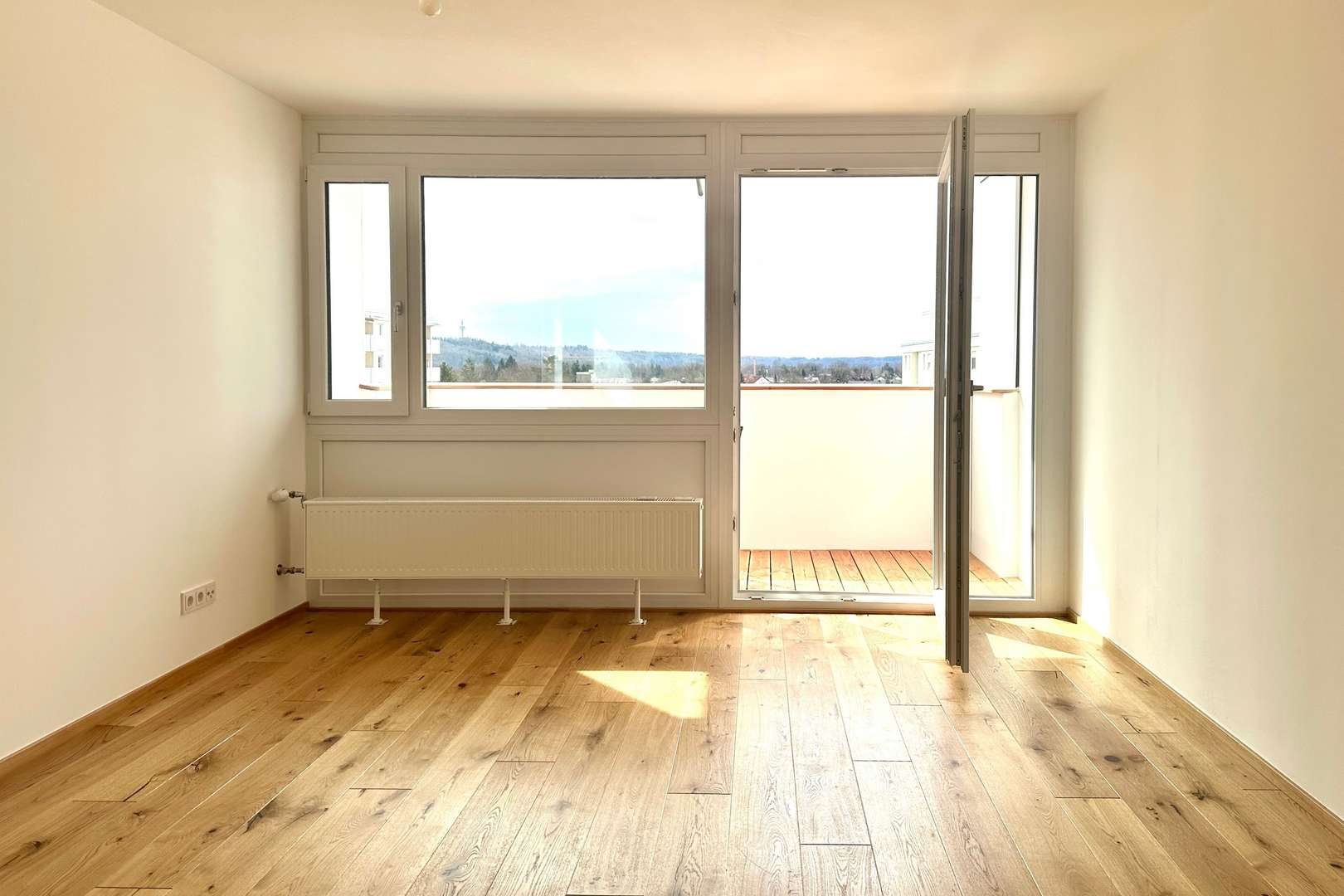 Wohnzimmer - Etagenwohnung in 82256 Fürstenfeldbruck mit 80m² kaufen
