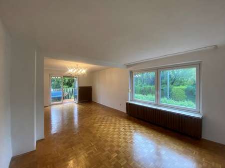 Wohnzimmer - Zweifamilienhaus in 82194 Gröbenzell mit 190m² kaufen