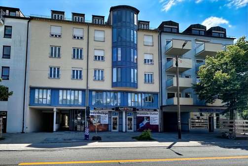 Gesamthaus - Tiefgaragenstellplatz in 80686 München mit 0m² kaufen