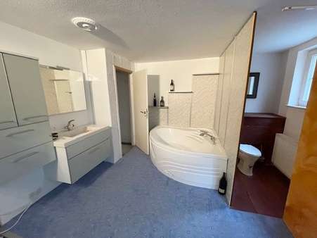 Bad / WC im Hobby KG - Mehrfamilienhaus in 82299 Türkenfeld mit 222m² kaufen