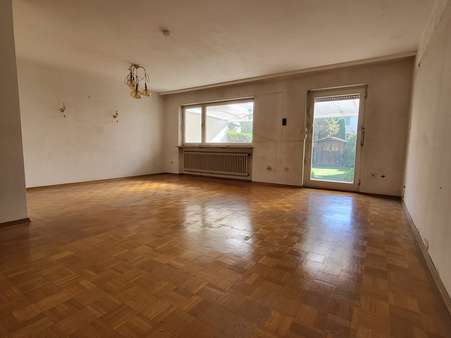 Wohnzimmer - Reihenmittelhaus in 82194 Gröbenzell mit 121m² kaufen