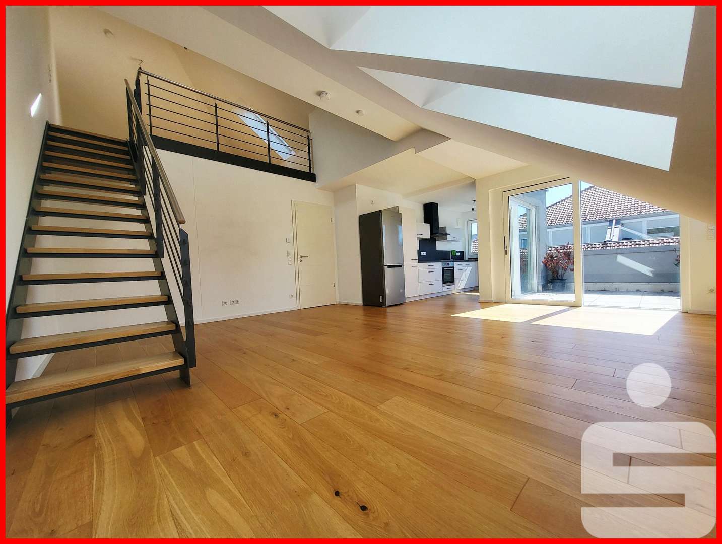 Wohnzimmer mit Galerie Wohnzimmer mit Galerie - Dachgeschosswohnung in 82194 Gröbenzell mit 99m² kaufen