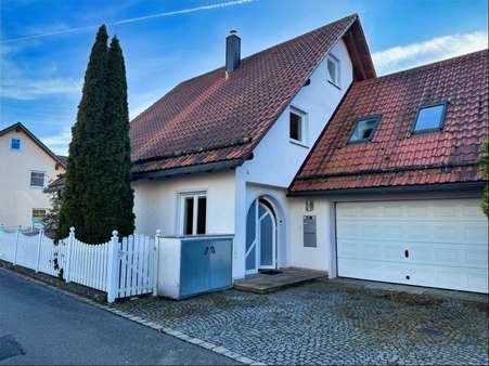 Eingangsbereich und Garage - Einfamilienhaus in 82275 Emmering mit 160m² kaufen