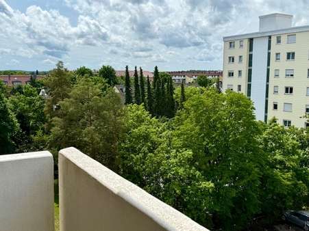 Ausblick vom Balkon - Etagenwohnung in 82256 Fürstenfeldbruck mit 77m² kaufen